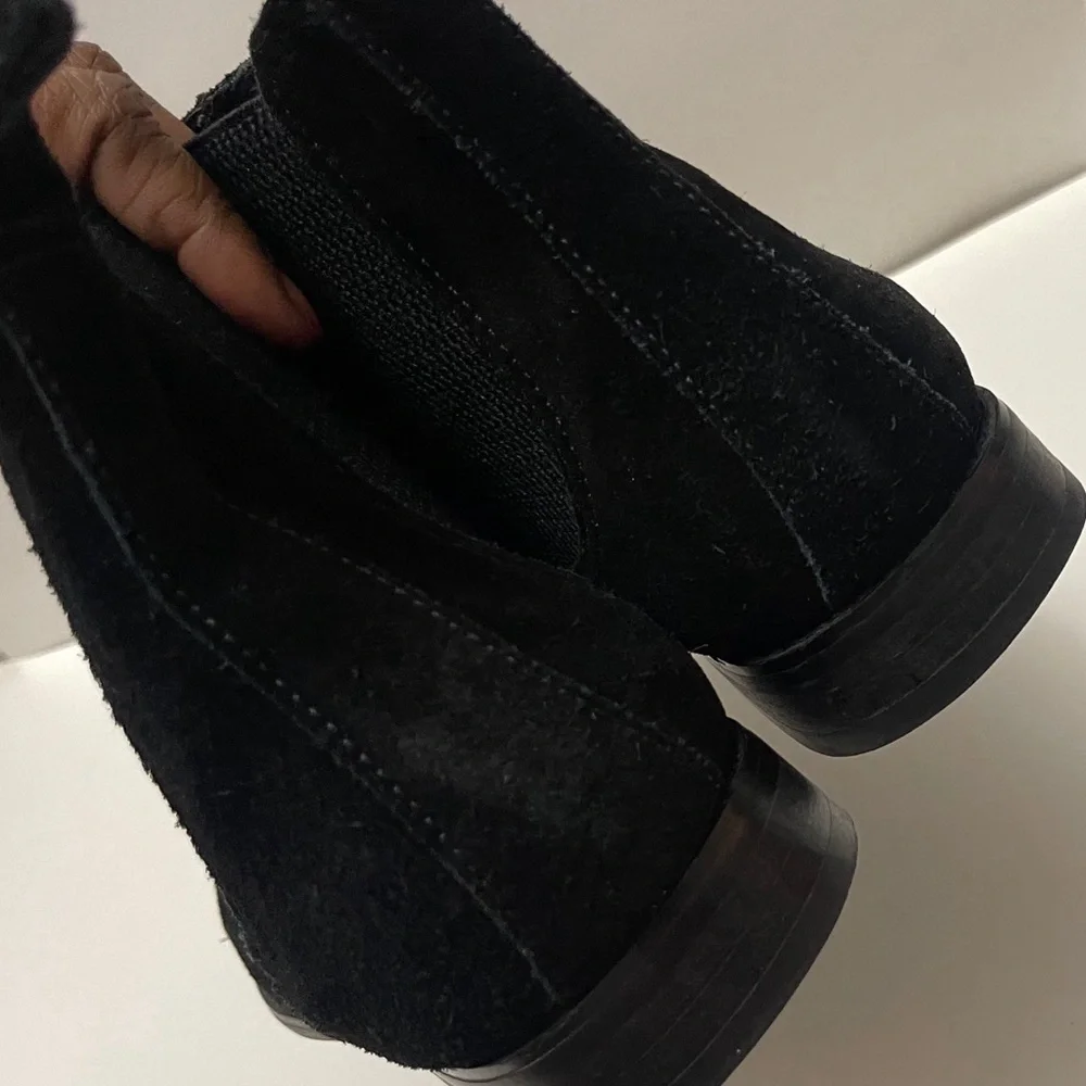 Black suede men's Chelsea boots classic chic preppy work fall office workwear